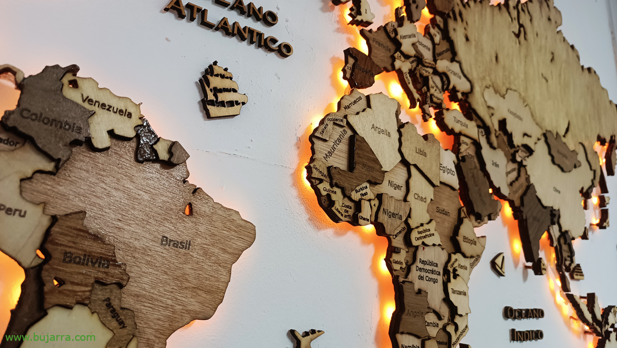 Mappa del mondo in legno + la posizione del sole con un ESP32